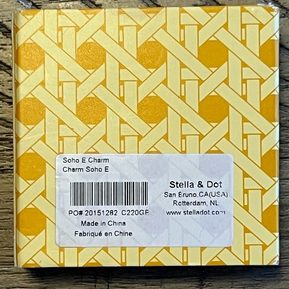 Stella and Dot Gold "E" Charm New in Box - Picture 3 of 3